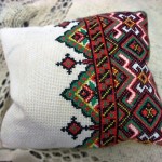 вишита подушка